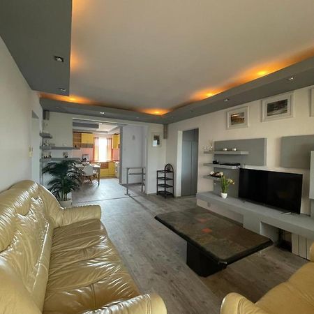 Lovely 3 Bedrooms Apartament Oradea Εξωτερικό φωτογραφία