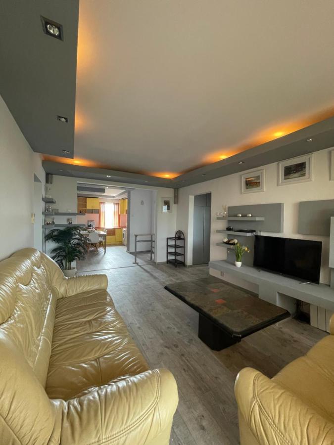 Lovely 3 Bedrooms Apartament Oradea Εξωτερικό φωτογραφία