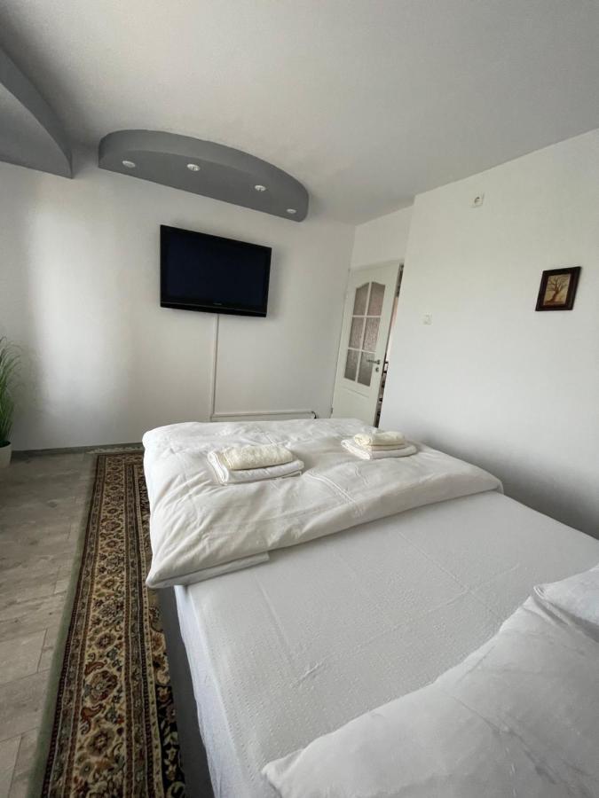 Lovely 3 Bedrooms Apartament Oradea Εξωτερικό φωτογραφία